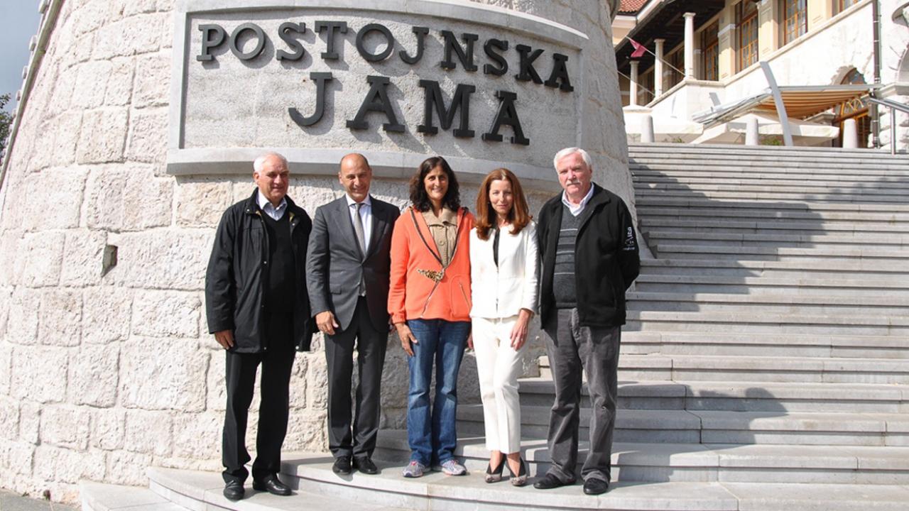 astronavtka-sunita-williams-obiskala-postojnsko-jamo-3 (1).JPG